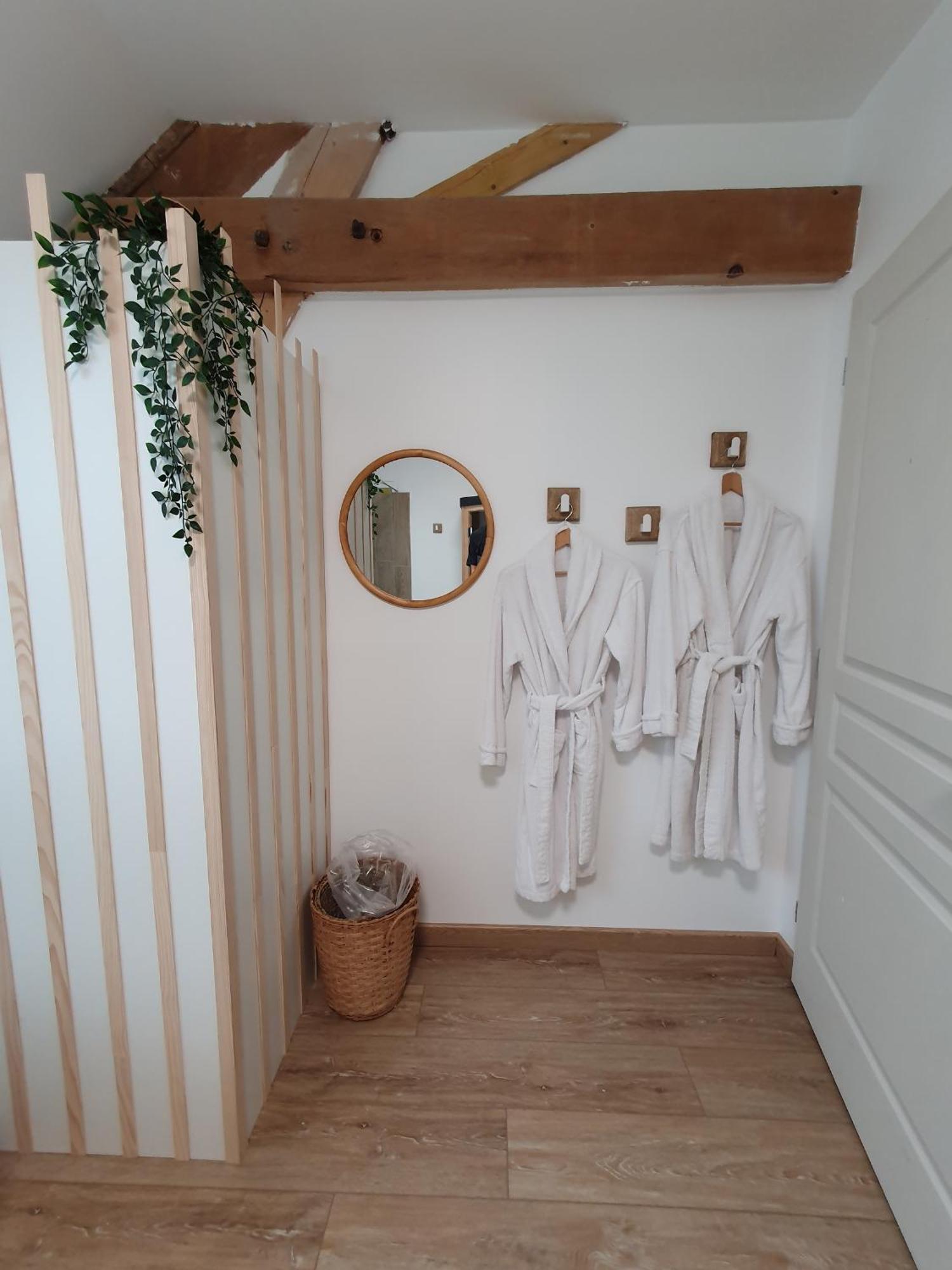 Au Domaine Du Bois Joubert Bed & Breakfast Luzille ภายนอก รูปภาพ