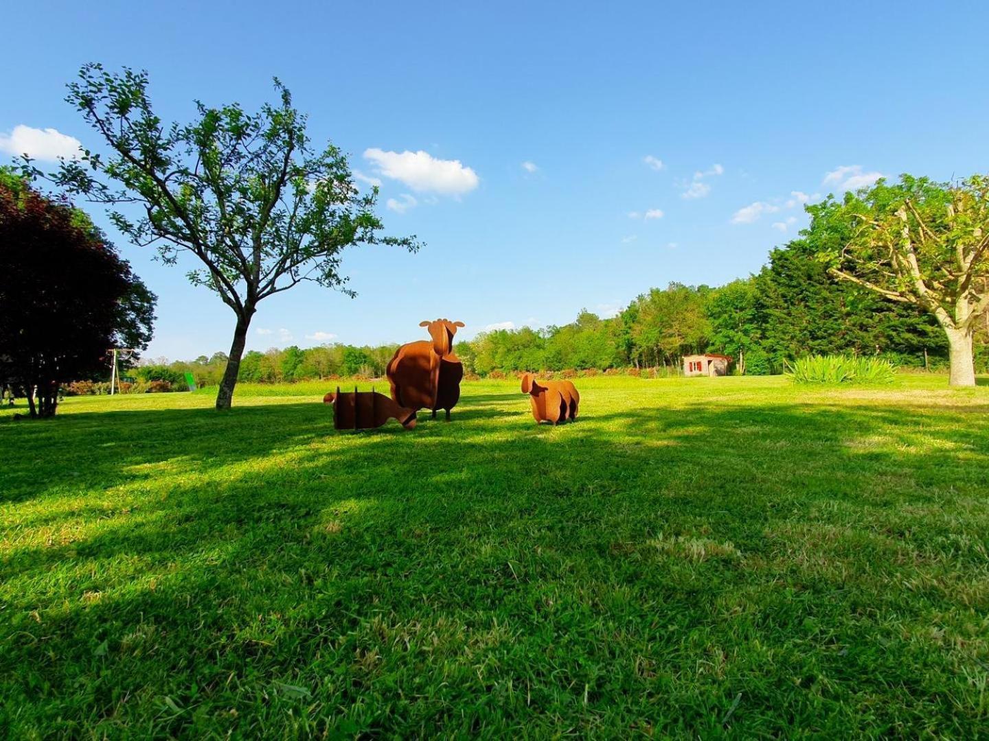 Au Domaine Du Bois Joubert Bed & Breakfast Luzille ภายนอก รูปภาพ