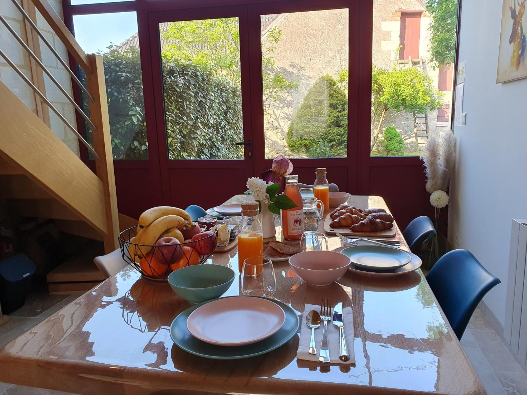 Au Domaine Du Bois Joubert Bed & Breakfast Luzille ภายนอก รูปภาพ